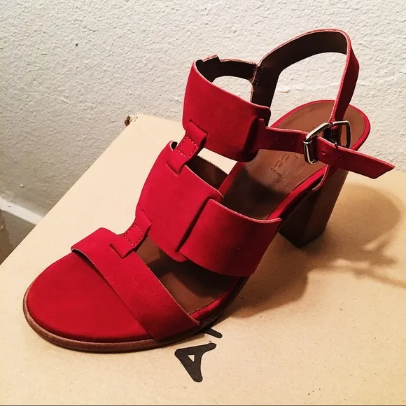 🍒 Anthropologie NEW - Arricci HARMONI Red Heels