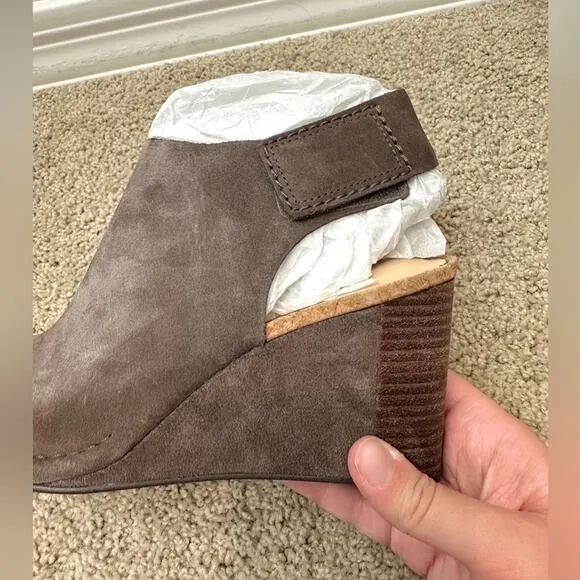 🆕 CLARKS | Taupe Suede Cork Wedge Slingback Wedge Heel Sandals | Women’s 9