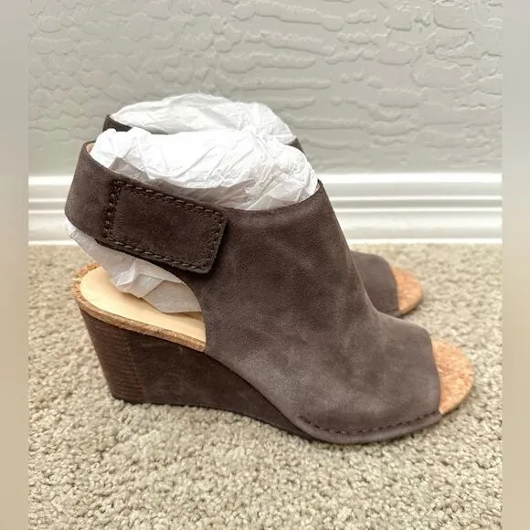 🆕 CLARKS | Taupe Suede Cork Wedge Slingback Wedge Heel Sandals | Women’s 9