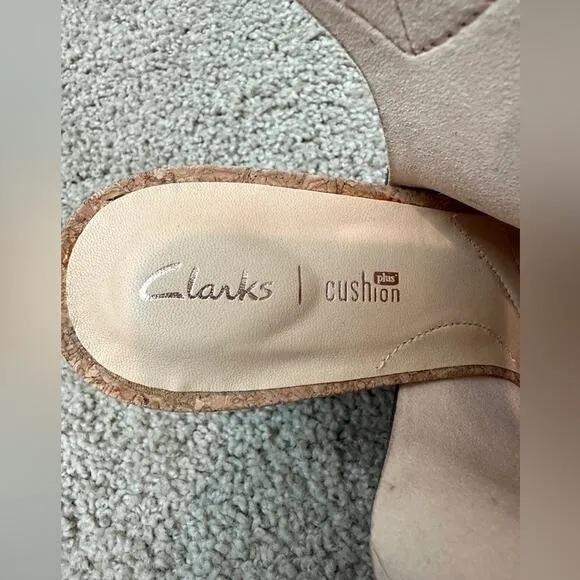 🆕 CLARKS | Taupe Suede Cork Wedge Slingback Wedge Heel Sandals | Women’s 9