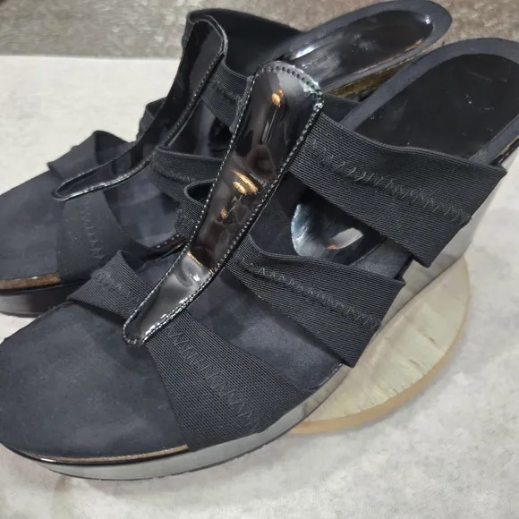 🐢 Donald Pliner Belle Sandals Wedge, Size 10 Black.
