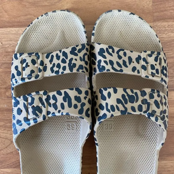 ❤️ Freedom Moses Sandals Size 8.5 / 38-39