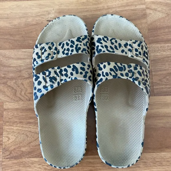 ❤️ Freedom Moses Sandals Size 8.5 / 38-39