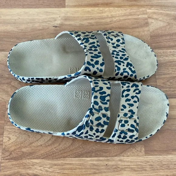 ❤️ Freedom Moses Sandals Size 8.5 / 38-39