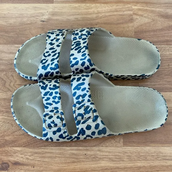 ❤️ Freedom Moses Sandals Size 8.5 / 38-39