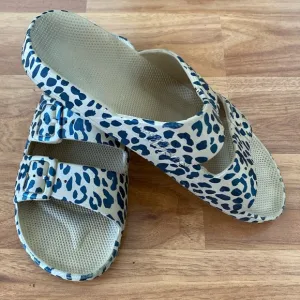 ❤️ Freedom Moses Sandals Size 8.5 / 38-39