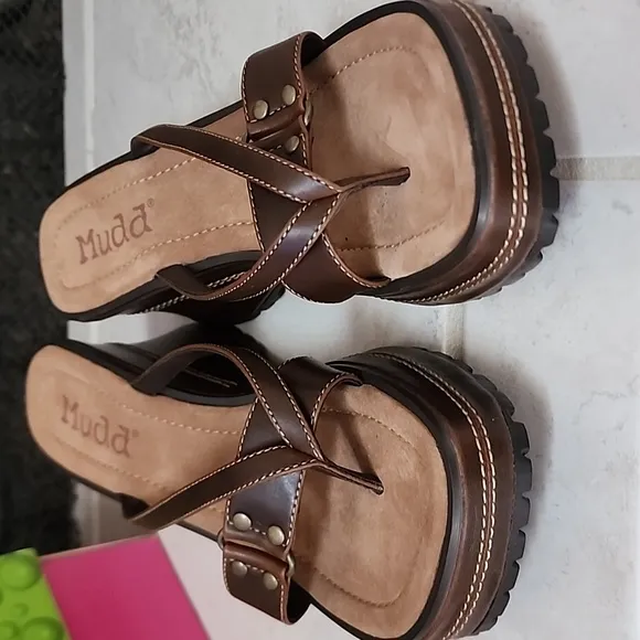 🌟🩷 MUDD BROWN WEDGE SANDALS 🩷🌟