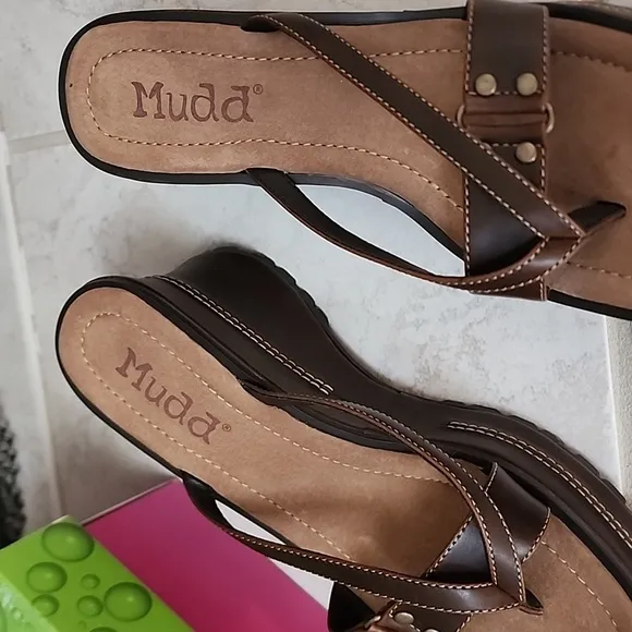 🌟🩷 MUDD BROWN WEDGE SANDALS 🩷🌟