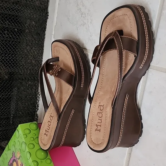 🌟🩷 MUDD BROWN WEDGE SANDALS 🩷🌟