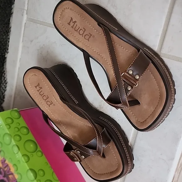 🌟🩷 MUDD BROWN WEDGE SANDALS 🩷🌟