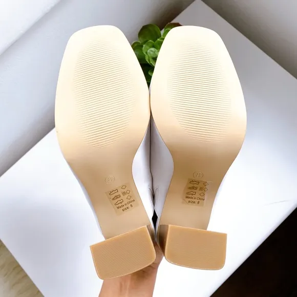 👡 WHITE FAUX LEATHER STITCHED CHUNKY HEEL MULES!