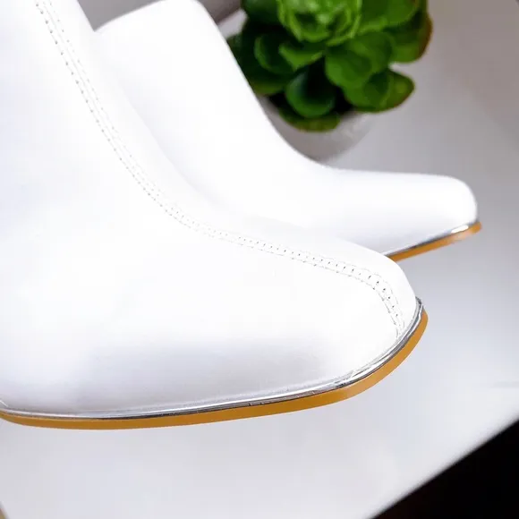 👡 WHITE FAUX LEATHER STITCHED CHUNKY HEEL MULES!