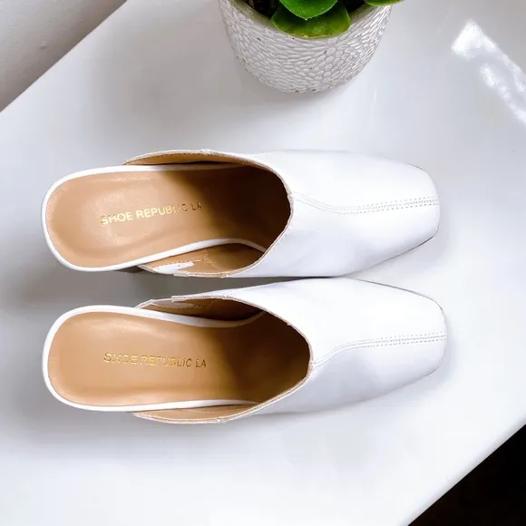 👡 WHITE FAUX LEATHER STITCHED CHUNKY HEEL MULES!