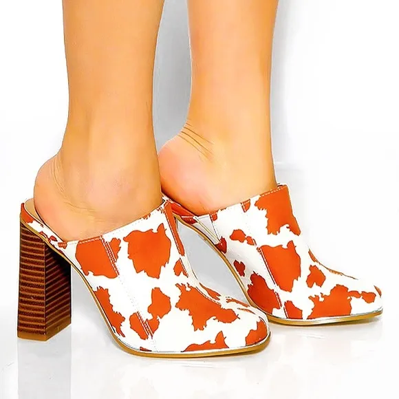 👡 WHITE FAUX LEATHER STITCHED CHUNKY HEEL MULES!