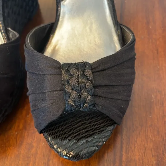 🧊 White house black market platform wedge black espadrille ankle strap, sandals