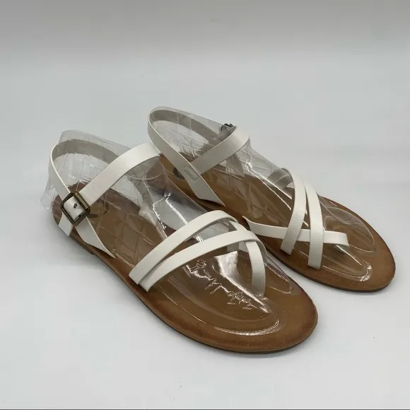 10 Journee CollectionWomen's Vasek faux leather Sandals in white size 10 NEW