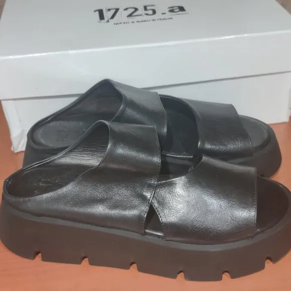 1725.A Sandals (Women's US 10 / EU 41) * New *