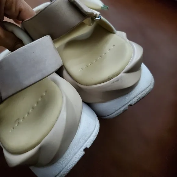 4CCCCEES WOMEN'S PLATFORM SANDALS CREAM - MELLOW VITA Size 40 Gently Used