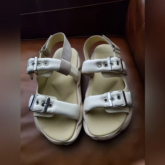 4CCCCEES WOMEN'S PLATFORM SANDALS CREAM - MELLOW VITA Size 40 Gently Used