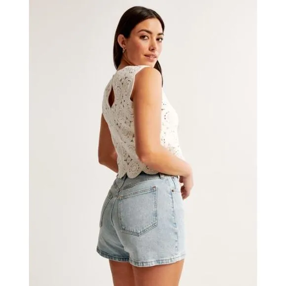 Abercrombie &amp; Fitch Curve Love High Rise Mom Short Medium Wash Women Sz 37 NWT