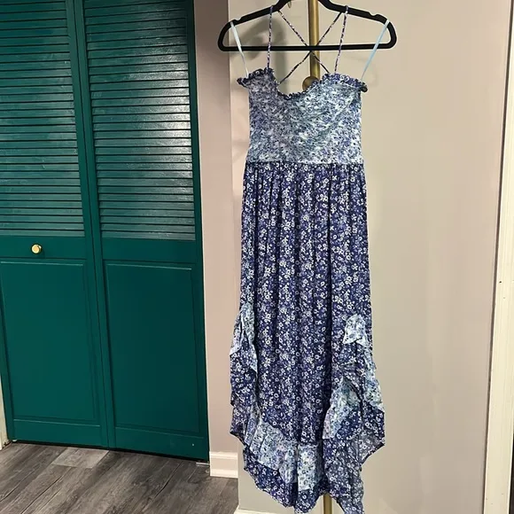 Aemi   Co NWT Ditsy Floral Ruffled Hem Maxi Cami Dress - M