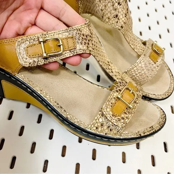 ALEGRIA Lara Gold Snake Leather T Strap Wedge Sandals - Size 38 / 8 - 8.5