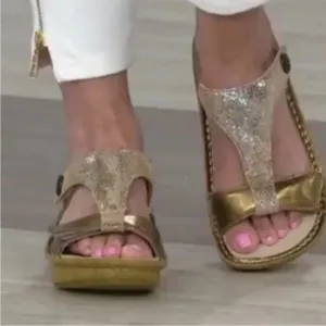 Alegria Sand Do's Gold Iridescent Leather Kendra T-Strap Sandals Size 40 9.5/10