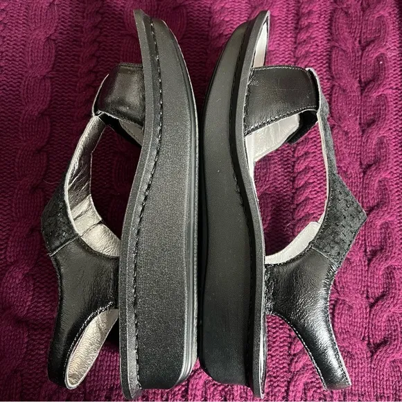 Alegria Tile Me More Black Leather Kendra T-Strap Sandals Size 40 Size 9.5/10