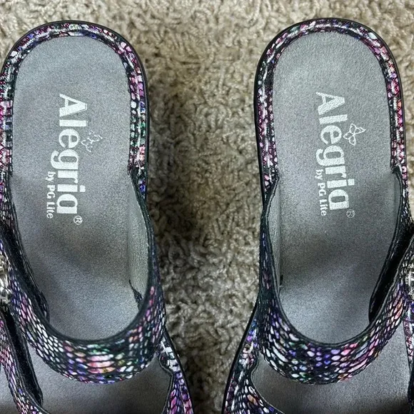 Algeria Loti purple iridescent leather three strap wedge sandals sz 37