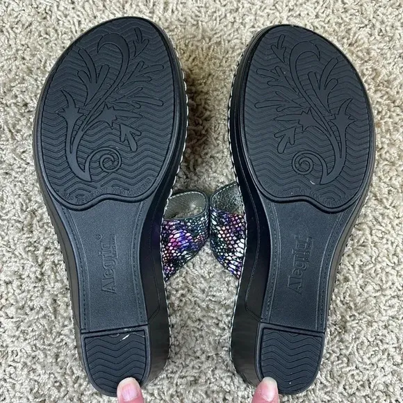 Algeria Loti purple iridescent leather three strap wedge sandals sz 37