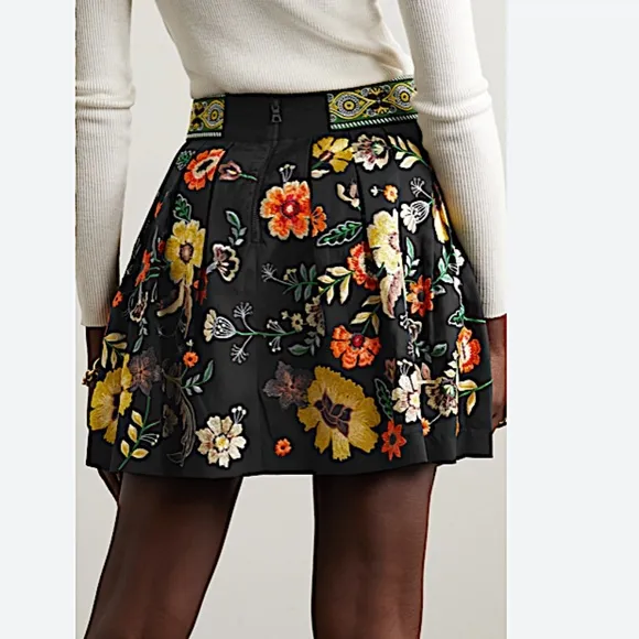 Alice And Olivia Fizer Embroidered Poplin Mini Skirt In Black