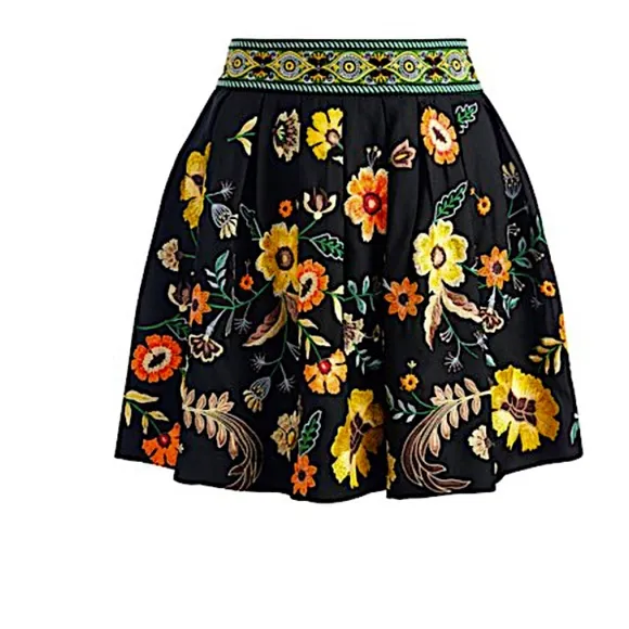 Alice And Olivia Fizer Embroidered Poplin Mini Skirt In Black
