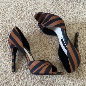 Alive   Olivia striped heels (NWOT)