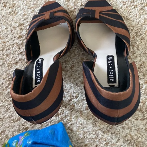Alive   Olivia striped heels (NWOT)