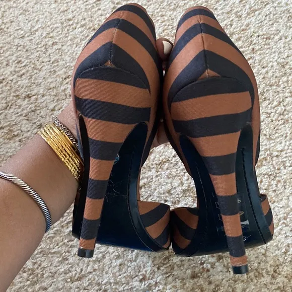 Alive   Olivia striped heels (NWOT)