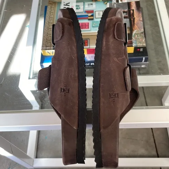 Allen Edmonds Mens sandals