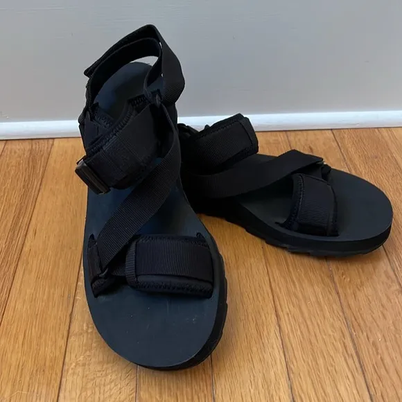 Alpine strap black sandals