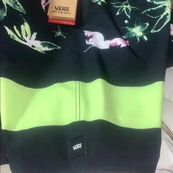 &gt;💙ERA BOARD SHORT SWIM POOL, BEACH🏝️ BLACK/NEON GREEN TRUNKS BRAND NEW VANS 😍