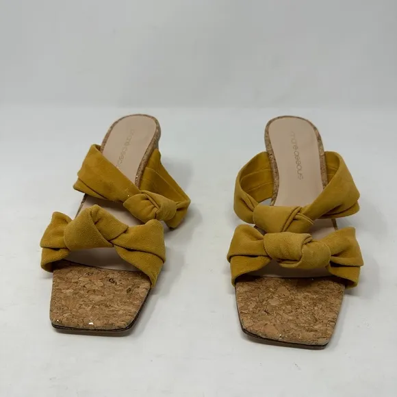 André Assous Women's Darling Spicy Mustard Heeled Sandals Size 8M New in Box