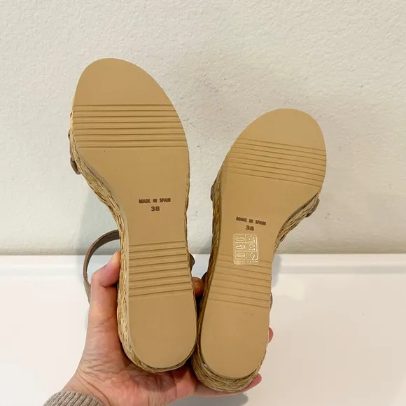 Andre Assous &quot;Cecilia&quot; Espadrille Wedge Sandal in Stone, Size 8, New in Box