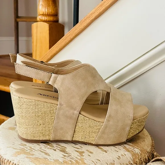 ANTELOPE Metallic Gold Linen Wedge Heeled Sandals Like New Taupe Tan Size 40