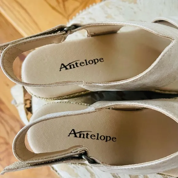 ANTELOPE Metallic Gold Linen Wedge Heeled Sandals Like New Taupe Tan Size 40