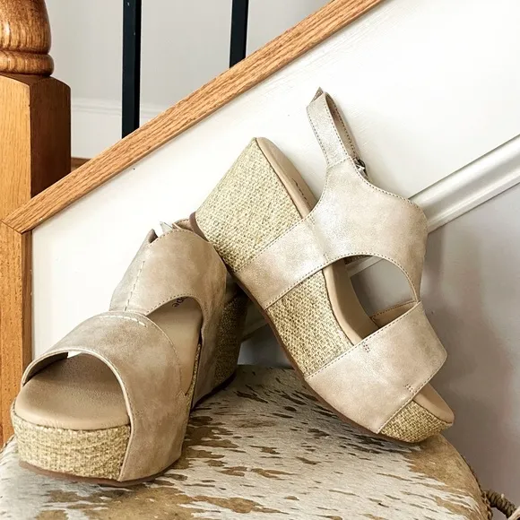 ANTELOPE Metallic Gold Linen Wedge Heeled Sandals Like New Taupe Tan Size 40