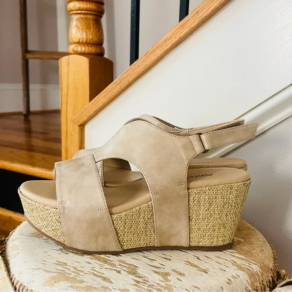 ANTELOPE Metallic Gold Linen Wedge Heeled Sandals Like New Taupe Tan Size 40