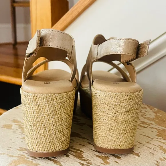 ANTELOPE Metallic Gold Linen Wedge Heeled Sandals Like New Taupe Tan Size 40