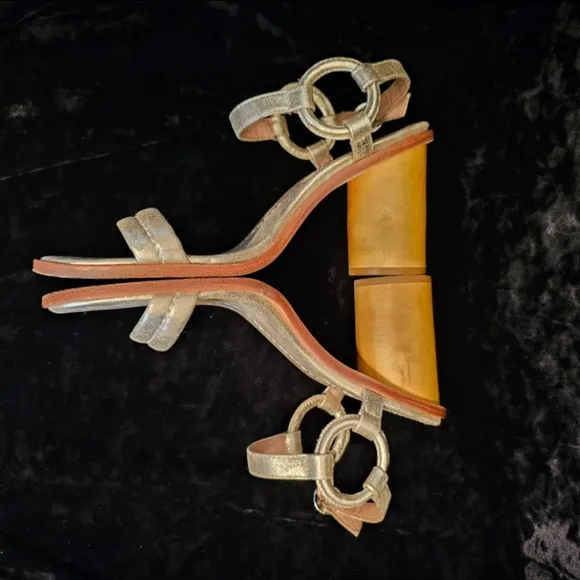 Anthropologie BERNARDO Harlow Metallic Leather Heeled Sandals Gold Size 9.5