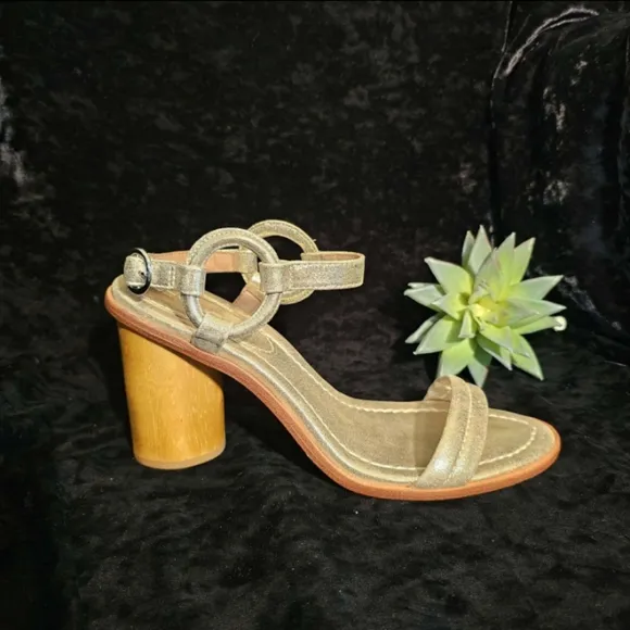 Anthropologie BERNARDO Harlow Metallic Leather Heeled Sandals Gold Size 9.5