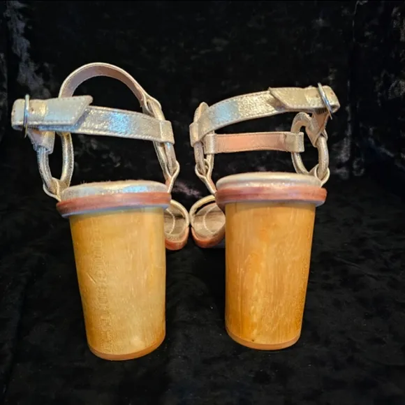 Anthropologie BERNARDO Harlow Metallic Leather Heeled Sandals Gold Size 9.5