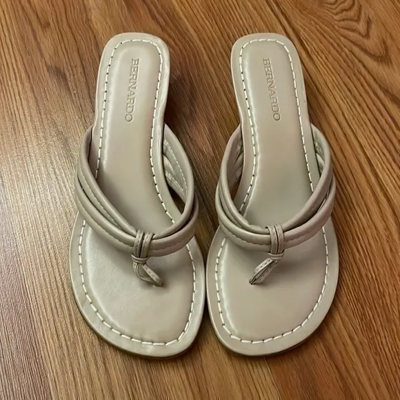 Anthropologie Bernardo Miami Demi Wedge Sandals. NEW
