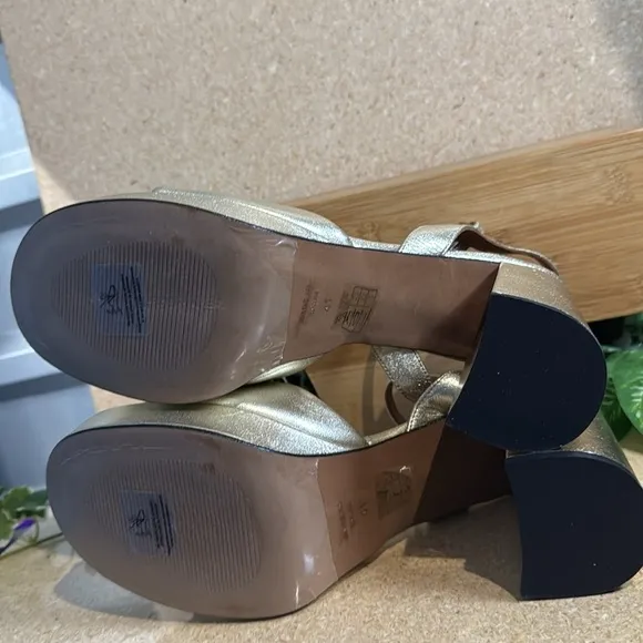 Anthropologie Gold Platform Sandals.  (341234_301)